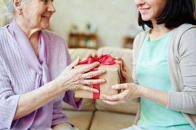 بهترین هدیه برای سالمندان چیست؟