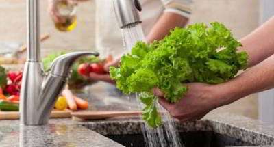 طرز تهیه محلول خانگی مخصوص شستن سبزیجات طرز تهیه محلول خانگی مخصوص شستن سبزیجات
