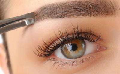 ابروهای خالی و کم پشت خود را به این روش آرایش کنید ابروهای خالی و کم پشت خود را به این روش آرایش کنید