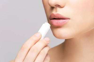 بالم لب چیست و چه مزایایی دارد؟ بالم لب چیست و چه مزایایی دارد؟