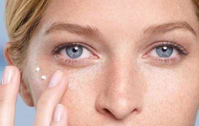مزیتهای کرم دور چشم چیست؟ مزیتهای کرم دور چشم چیست؟