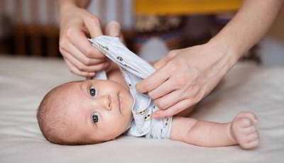 نکات لباس پوشاندن به کودک نکات لباس پوشاندن به کودک