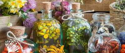انواع عرقیات گیاهی (راهنمای خرید، خواص و طریقه مصرف) انواع عرقیات گیاهی (راهنمای خرید، خواص و طریقه مصرف)