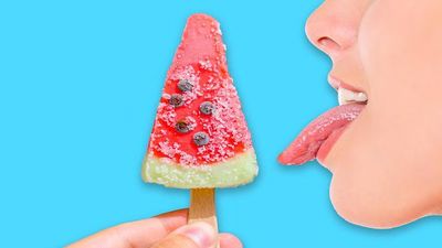 24 روش خانه داری برای پوست کندن میوه و سبزیجات 24 روش خانه داری برای پوست کندن میوه و سبزیجات