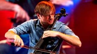 اجرای پرانرژی قطعه Thunderstruck از گروه 2CELLOS اجرای پرانرژی قطعه Thunderstruck از گروه 2CELLOS